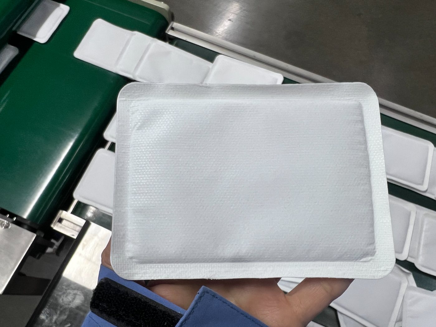 Disposable body warmer on production line